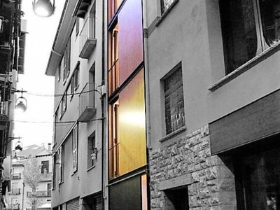 Venta Casa unifamiliar en Calle Miquel Bernades Puigcerdà. Buen estado con balcón calefacción individual 103 m²