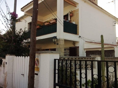 Venta Casa unifamiliar en La Barca Calafell. Con terraza 178 m²