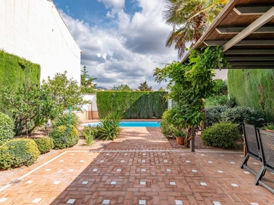 Venta Casa unifamiliar en Mercedes Gaibrois Granada. Con terraza 325 m²