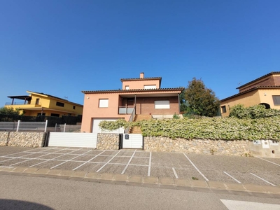 Venta Casa unifamiliar en Nord Castell 39 Cervià de Ter. Con terraza 186 m²