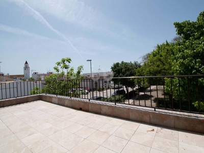 Venta Casa unifamiliar en Plaza BLAS INFANTE 3 Jerez de la Frontera. Buen estado con terraza 88 m²