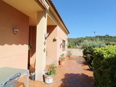 Venta Casa unifamiliar La Bisbal del Penedès. Con terraza 256 m²