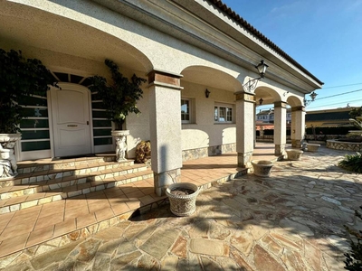 Venta Casa unifamiliar Santa Oliva. Con terraza 320 m²