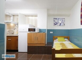 Se alquila habitación estudio en piso en Hospitalet de Llobregat