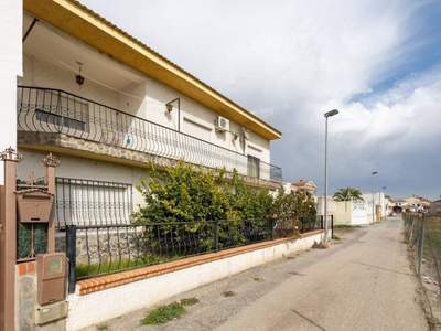 Casa con terreno en Fuente Vaqueros