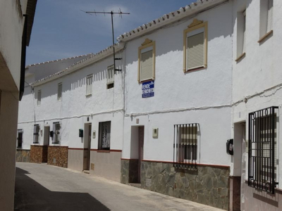 Casa con terreno en Villanueva del Rosario