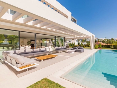 Chalet espectacular villa contemporánea a unos minutos de puerto banus en Marbella
