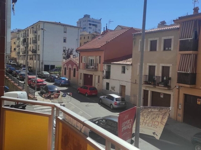 Venta Piso Plasencia. Piso de cuatro habitaciones en Calle Ronda del Salvador. Primera planta con terraza