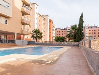 Alquiler Piso Almería. Piso de dos habitaciones en Calle Palos de la Frontera 61. Buen estado primera planta con terraza