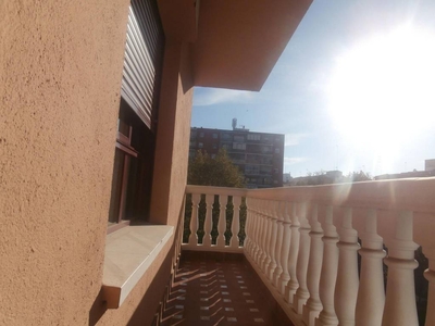 Alquiler Piso Badajoz. Buen estado tercera planta plaza de aparcamiento con balcón calefacción central