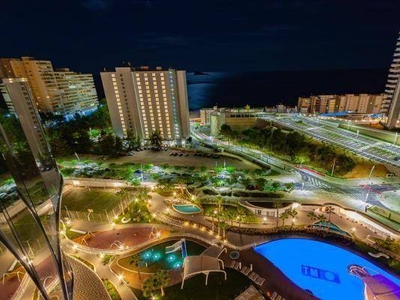 Alquiler Piso Benidorm. Piso de dos habitaciones en Calle de Guatemala. Muy buen estado décima planta plaza de aparcamiento con terraza