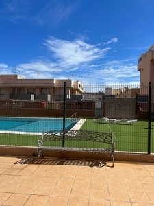 Piso en venta en Melilla de 3 habitaciones con piscina y garaje