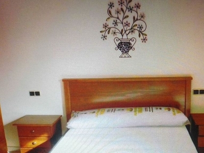 Piso en venta en Melilla de 3 habitaciones con terraza y aire acondicionado