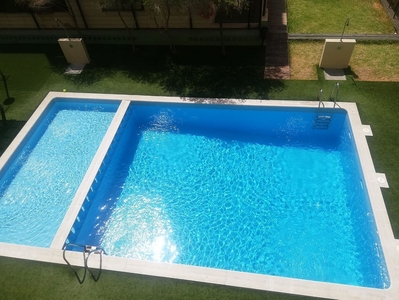 Piso en venta en Melilla de 3 habitaciones con terraza y piscina