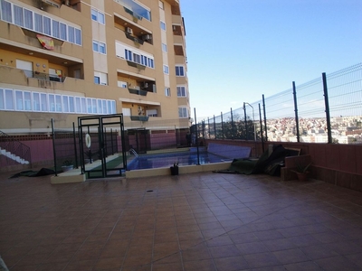Venta de piso en paseo De Ronda de 3 habitaciones con terraza y piscina