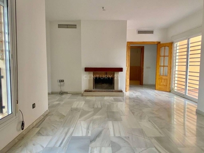 Venta Casa unifamiliar Coín. Buen estado 278 m²