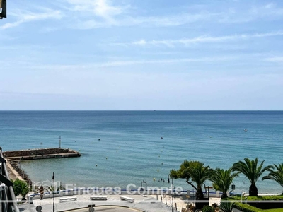 Venta Piso Roda de Berà. Piso de dos habitaciones Buen estado cuarta planta con terraza