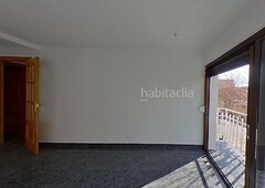 Alquiler piso con balcón y mucha luz en barrio Bufalà en Badalona