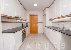 Alquiler piso de 100m2 con 3 habitaciones y garaje al lado de la estación en Mataró
