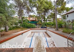 Chalet en vall d'aran 54 chalet independiente , con 397 m2, 10 habitaciones y 5 baños, piscina, garaje, trastero y calefacción radiadores de gas. en Tarragona