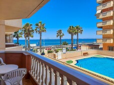 Piso con vistas al Mar, a pie de playa y con piscina