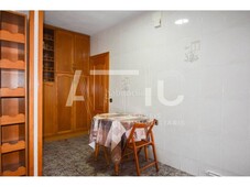 Piso pisazo de 120m² en Creu Alta, 4 habitaciones, 2 baños, balcón y ascensor. posibilidad de pk. en Sabadell