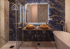 Piso en venta , con 125 m2, 3 habitaciones y 3 baños, ascensor, amueblado, aire acondicionado y calefacción independiente gas natural. en Madrid