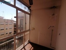 Venta Piso Córdoba. Piso de tres habitaciones en Damasco. Cuarta planta con terraza