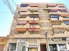 Venta Piso Guardamar del Segura. Piso de cuatro habitaciones en pais valenciano 93. Tercera planta con terraza