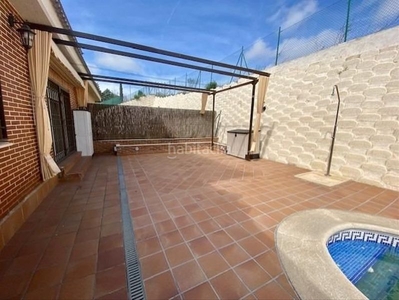 Alquiler casa pareada con 4 habitaciones amueblada con parking, piscina, calefacción y aire acondicionado en Olías del Rey