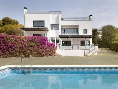 Alquiler Casa unifamiliar en Cami De Miralpeix Sitges. Con terraza 325 m²