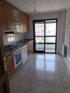 Alquiler de dúplex en calle Alfonso Alcaraz de 4 habitaciones con muebles y calefacción