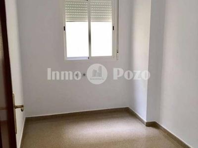 Alquiler Piso Almendralejo. Piso de cuatro habitaciones