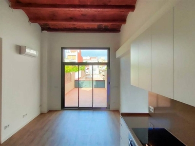 Alquiler Piso Sabadell. Piso de dos habitaciones en Jovellanos. Con terraza