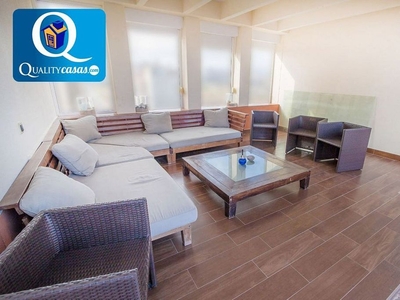 Ático en alquiler en Cabo de las Huertas de 3 habitaciones con terraza y piscina