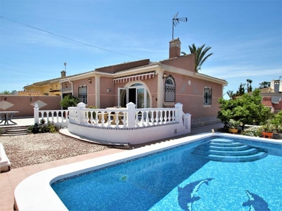 Chalet en venta en La Siesta, Torrevieja