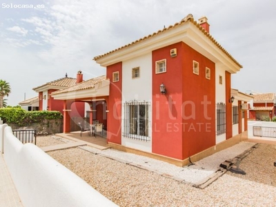 Espectacular villa independiente a la venta en Montesol Villas (Los Montesinos,
