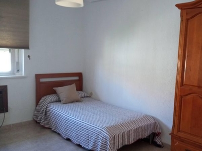 Habitaciones en C/ Albaida, Sevilla Capital por 300€ al mes