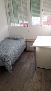Habitaciones en C/ JAZMÍN, Getafe por 350€ al mes