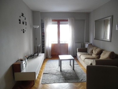 Alquiler de piso en calle De Antonio Rocasolano de 2 habitaciones con muebles y balcón