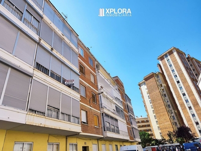 Piso en venta en calle Albarracin de 3 habitaciones con terraza y calefacción