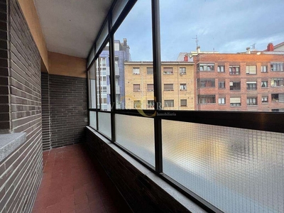 Venta de piso en Huca - Prados de 3 habitaciones con terraza y garaje