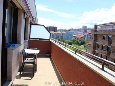 Piso en venta en Santurtzi de 2 habitaciones con terraza y calefacción