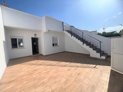 Venta Casa adosada en Manuel Rodriguez-manolete Torrevieja. Con terraza 62 m²