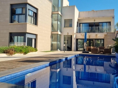 Venta Casa unifamiliar en mar rojo Torrevieja. Con terraza 480 m²