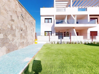 Venta Casa unifamiliar en Urbanización Lago Sol Torrevieja. Con terraza 178 m²