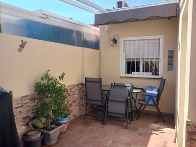 Venta Chalet en Calle de las Gardenias Torrevieja. Muy buen estado con terraza 75 m²