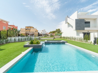 Venta de casa con piscina en Los Balcones, Los Altos, Punta Prima (Torrevieja)