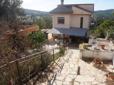 Venta de casa con piscina y terraza en La Bisbal del Penedès, CAN GORDEY