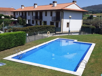 Venta de casa con piscina y terraza en Santiurde de Toranzo
